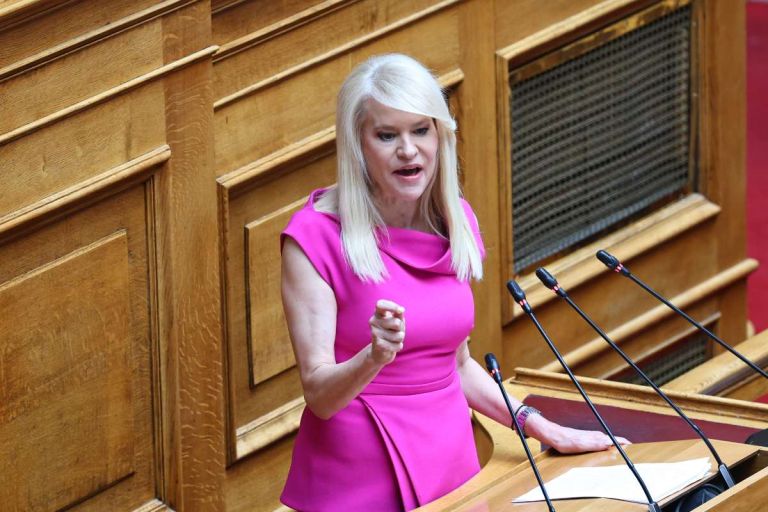 Συνταγματική Αναθεώρηση:Η Τζάκρη καταγγέλλει «θεσμικό πραξικόπημα» και ανοίγει μέτωπο για τη Δικαιοσύνη
