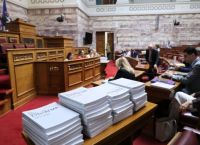 Άρθρο 16: Το ΠΑΣΟΚ λέει «ναι» υπό όρους και γίνεται ο πραγματικός ρυθμιστής της Συνταγματικής Αναθεώρησης