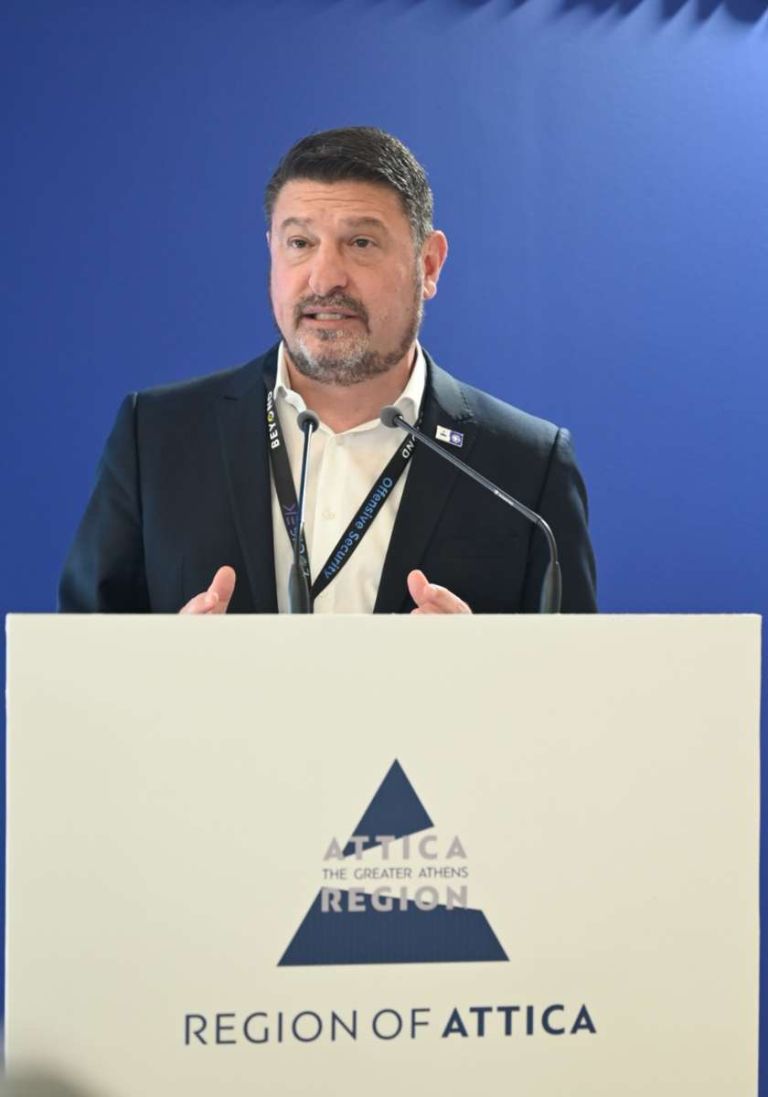 Άγνωστοι έγραψαν συνθήματα έξω από το σπίτι του Νίκου Χαρδαλιά – Για «άνανδρη ενέργεια» κάνει λόγο η ΝΔ