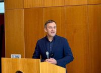 Χατζηβασιλείου στο Freedom Forum: Η ρητορική των άκρων υπονομεύει τη Δημοκρατία και την κοινωνική συνοχή