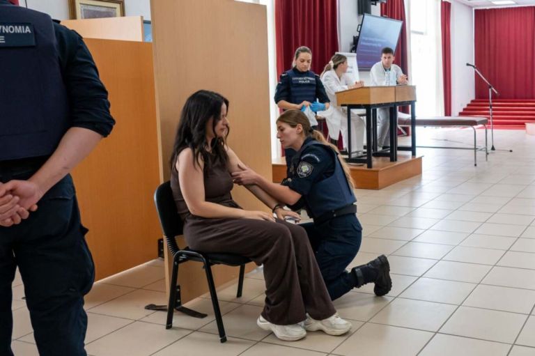 Χρυσοχοΐδης: 22.000 περιστατικά ενδοοικογενειακής βίας το 2025