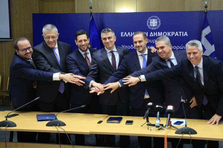 Ανέλαβαν καθήκοντα οι νέοι υπουργοί και υφυπουργοί μετά την ορκωμοσία [pics,vid]