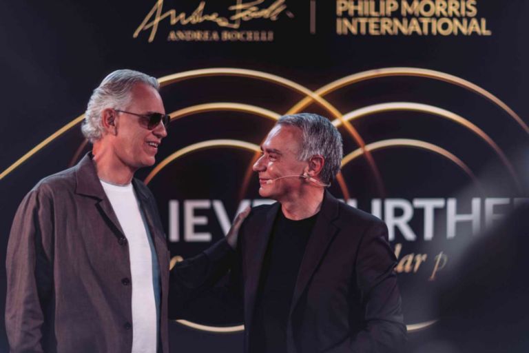 Η Philip Morris International και ο Andrea Bocelli παρουσίασαν την πλατφόρμα “Believe. Further”