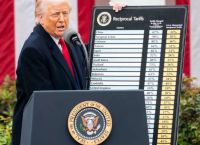 Trump Unveils Up to 200% Tariffs on Imported Generic Drugs, Escalating Global Trade Tensions