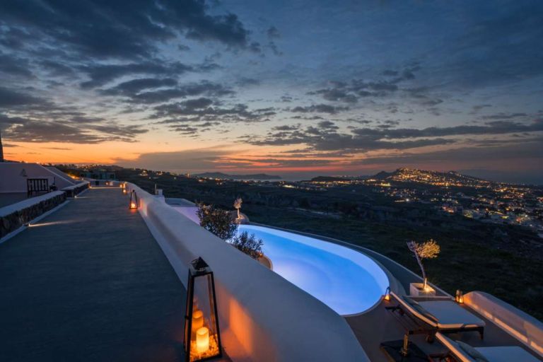 Στον όμιλο HotelBrain το Carpe Diem στη Σαντορίνη