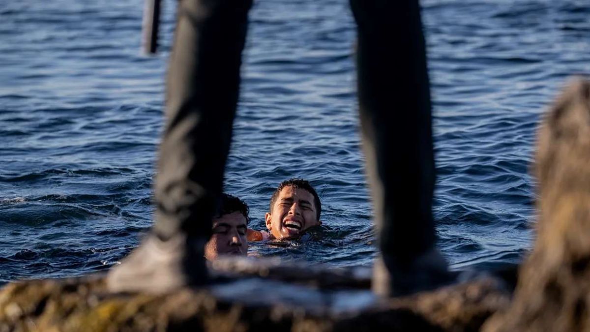 Η Θέουτα στα όρια: η μεταναστευτική κρίση αναζωπυρώνει τη μάχη στην Ισπανία για τον νόμο περί αλλοδαπών