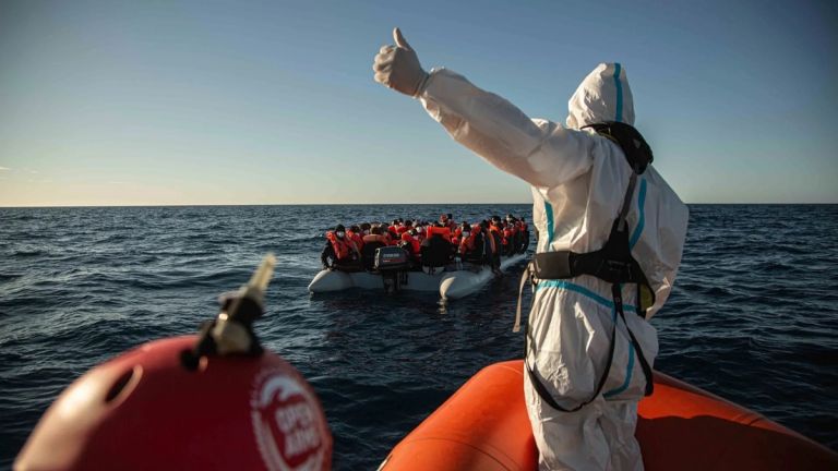 Ιταλία: Έρευνα κατά καπετάνιου της Sea-Watch μετά από βίντεο της Frontex
