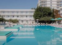 Το Marathon Beach Resort εντάσσεται στο χαρτοφυλάκιο της Brown Hotels