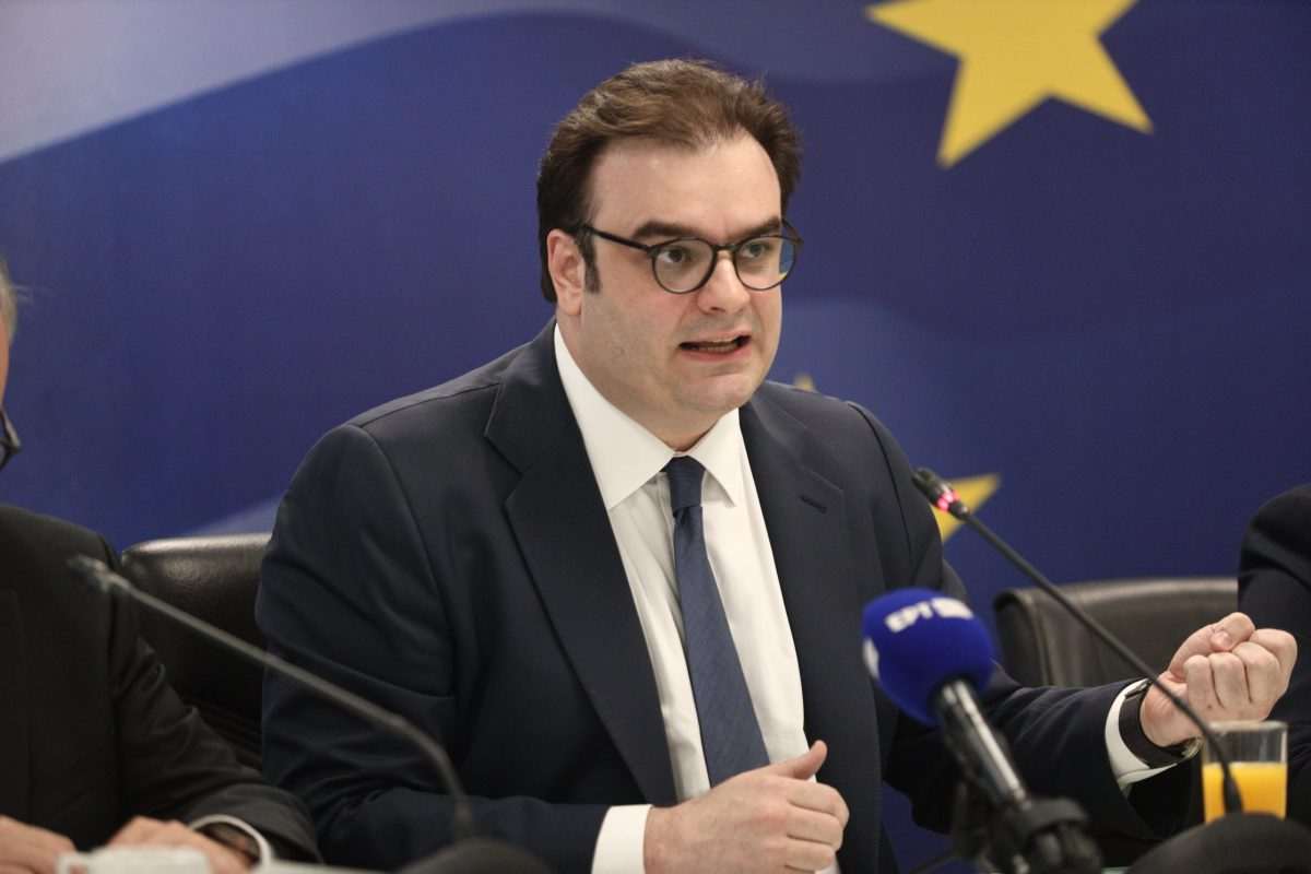 «Εκκωφαντική» σύγκρουση για άρθρο 16: Ο Πιερρακάκης στριμώχνει την αντιπολίτευση,ανοίγει μάχη για νέα Ελλάδα