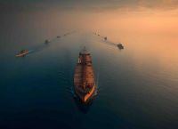 Hormuz: Η νέα «γκρίζα ζώνη» των κυρώσεων απειλεί τη ναυτιλία – Το αμερικανικό μήνυμα που αλλάζει τους κανόνες