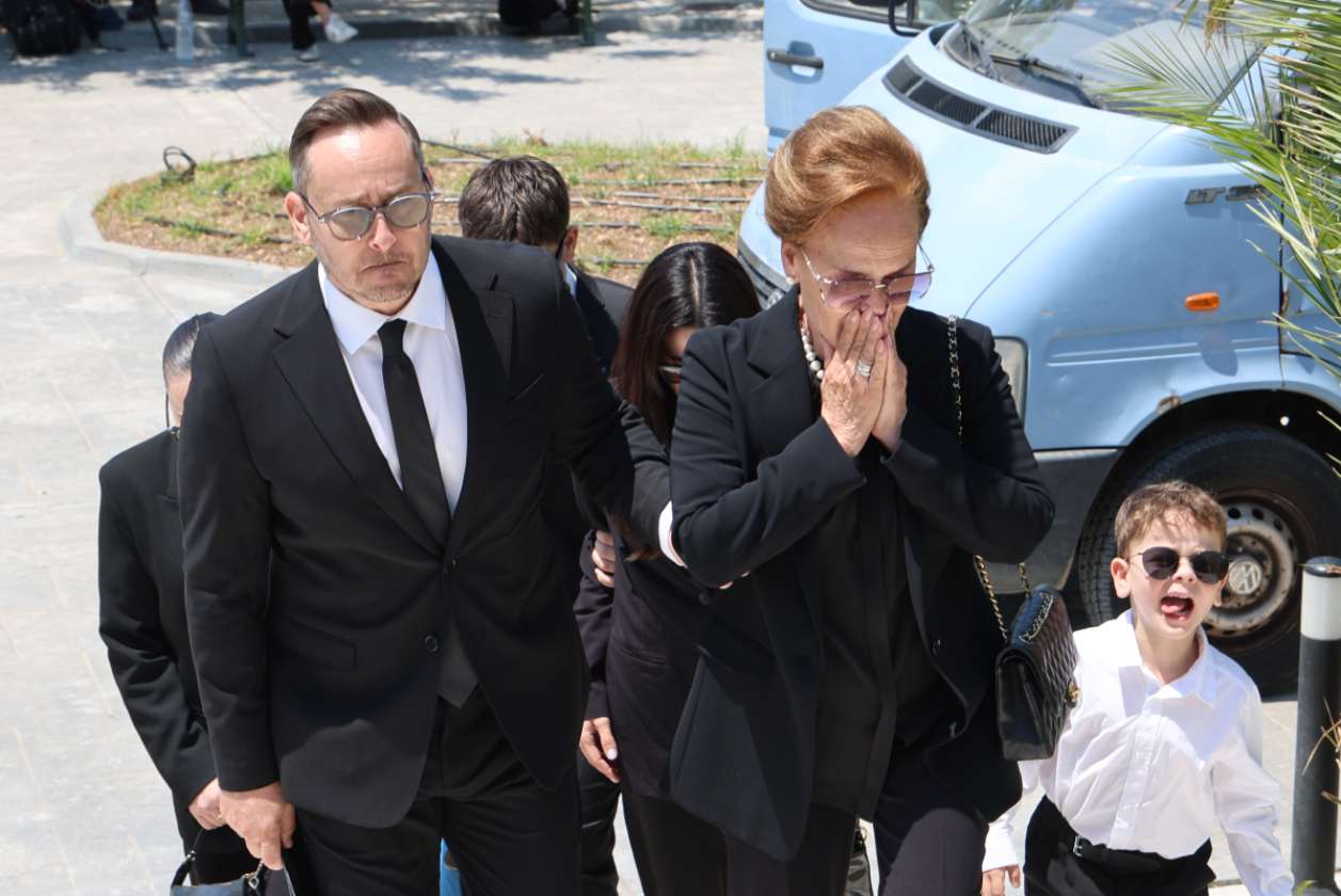 Βασίλης Λεβέντης: Θλίψη στο τελευταίο «αντίο» – Ράγισαν καρδιές στην κηδεία του
