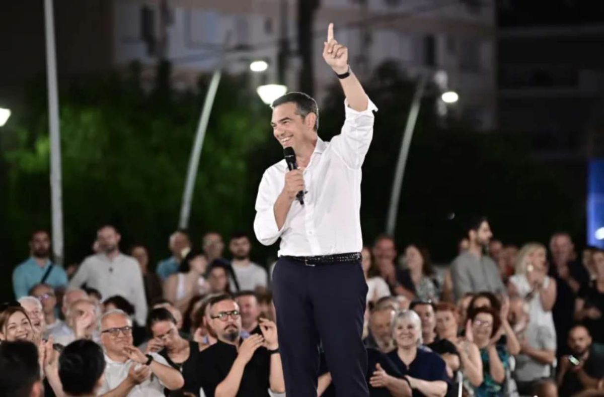 Τσίπρας: Επιστροφή με συνθήματα, επιθέσεις και βλέμμα στην εξουσία – «Σε 40 μέρες κοιτάμε τη ΝΔ στα μάτια»