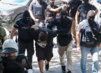 Στον εισαγγελέα υπό δρακόντεια μέτρα ασφαλείας οι συλληφθέντες για τη δολοφονία της Βάγιας Νέστορα