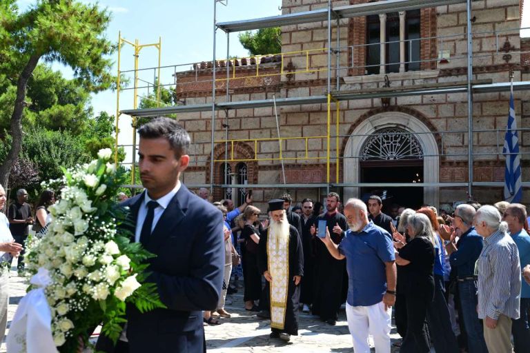 Το τελευταίο χειροκρότημα στη Μαίρη Λίντα – Συγκίνηση στο εκκλησάκι του Γηροκομείου Αθηνών