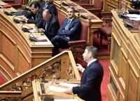 Ανδρουλάκης κατά Μητσοτάκη: «Μας οδηγείτε στο απόλυτο σκοτάδι της διαφθοράς»