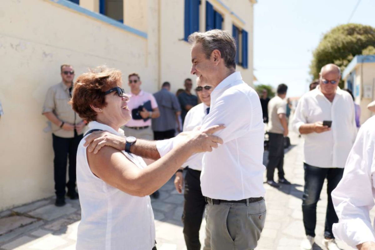 «Δωρεάν ηλεκτρικά αυτοκίνητα για όλους!» Το σχέδιο-έκπληξη Μητσοτάκη από το Αγαθονήσι