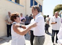 «Δωρεάν ηλεκτρικά αυτοκίνητα για όλους!» Το σχέδιο-έκπληξη Μητσοτάκη από το Αγαθονήσι
