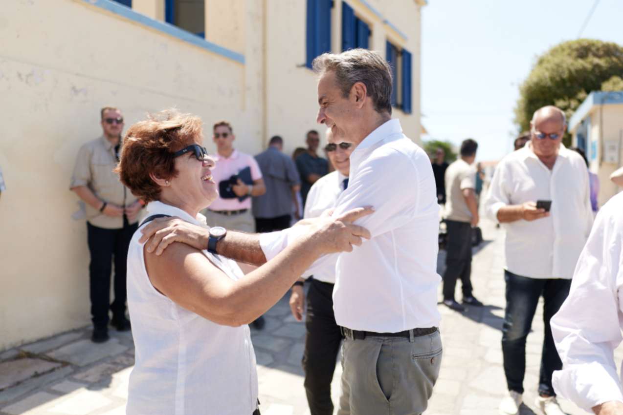 «Δωρεάν ηλεκτρικά αυτοκίνητα για όλους!» Το σχέδιο-έκπληξη Μητσοτάκη από το Αγαθονήσι