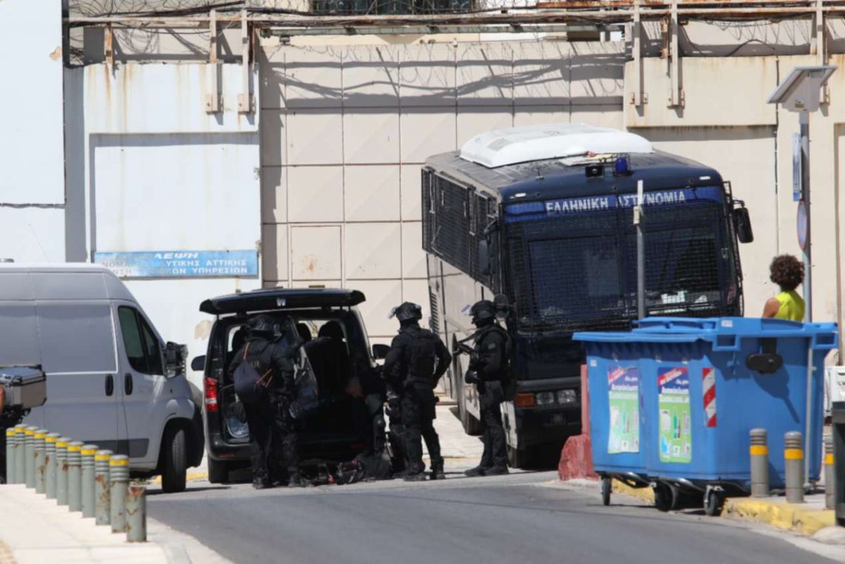 Εξέγερση στον Κορυδαλλό: Ταμπουρωμένος ο Τούρκος μαφιόζος με 30 κρατούμενους – Έτοιμα για έφοδο τα ΜΑΤ