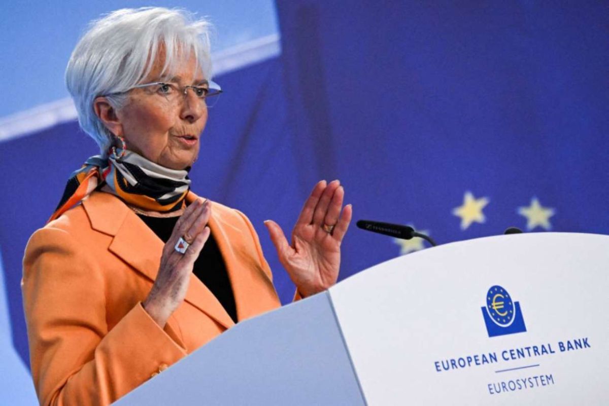 Η ΕΚΤ περιμένει τον… Τραμπ: Η Μέση Ανατολή, το πετρέλαιο και οι δασμοί παγώνουν τις αποφάσεις για τα επιτόκια
