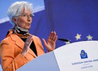 Η ΕΚΤ περιμένει τον… Τραμπ: Η Μέση Ανατολή, το πετρέλαιο και οι δασμοί παγώνουν τις αποφάσεις για τα επιτόκια