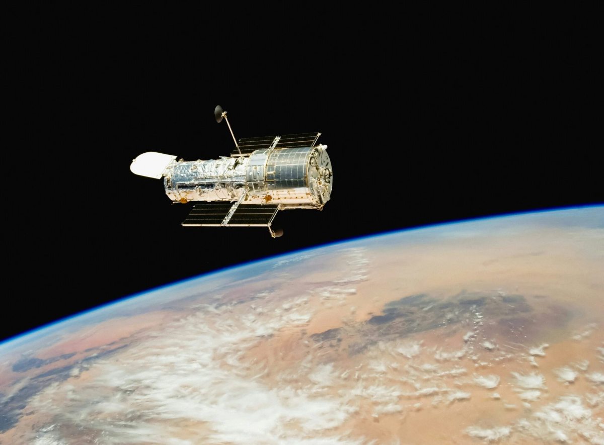 NASA: Ξεκίνησε αποστολή διάσωσης για διαστημικό τηλεσκόπιο που χάνει ύψος