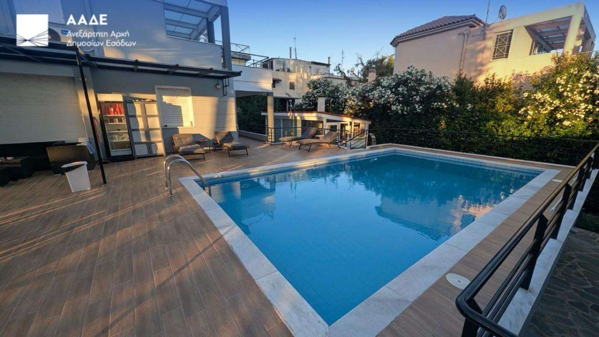 Μαμούθ κύκλωμα φοροδιαφυγής αποκάλυψε η ΑΑΔΕ – Άστεγη στα χαρτιά, έμενε σε βίλα με πισίνα!
