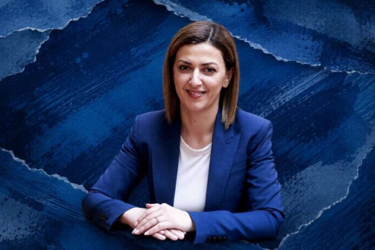 Ειρήνη Αγαπηδάκη στο pagenews.gr: «Η πρόληψη έγινε πολιτική επιλογή – Δεν θα επιστρέψουμε 40 χρόνια πίσω»