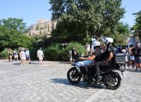 Ακρόπολη: «Πήγε να σφάξει τη γυναίκα, ακούσαμε φωνές»: Άστεγος δηλώνει ο δράστης –Το “βαρύ” παρελθόν του