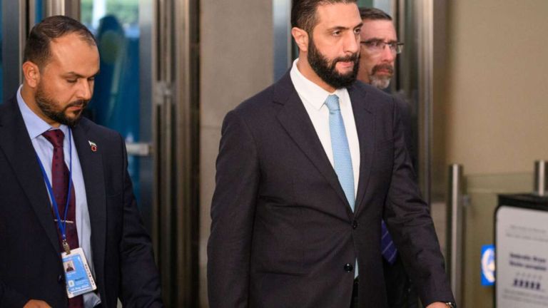 Η Δαμασκός «κλειδώνει» την εξουσία: Ο Σαράα στήνει νέο κοινοβούλιο,οι Κούρδοι μένουν εκτός,η Δύση χειροκροτεί