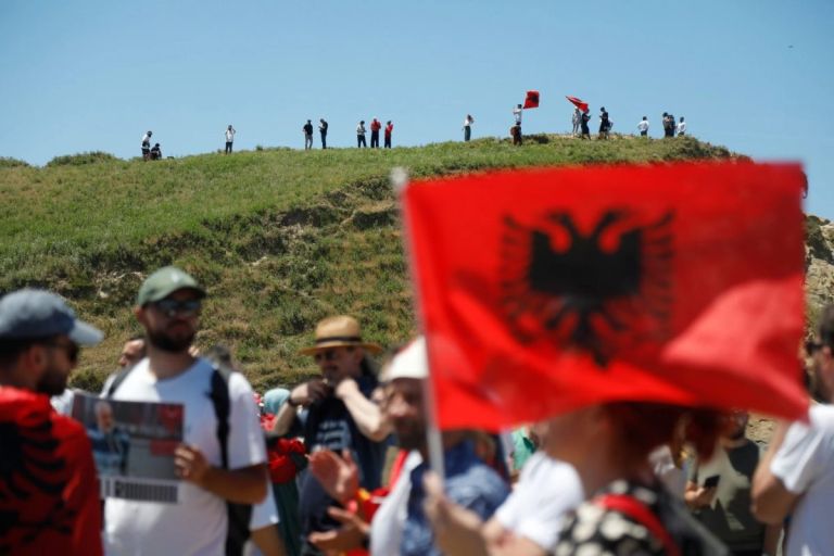 Αλβανία: Έρευνα για ξέπλυμα και ναρκωτικά στον πωλητή γης για το θέρετρο Κούσνερ