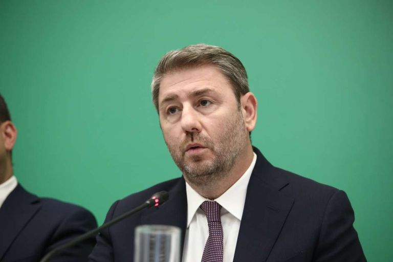 ΠΑΣΟΚ: «Απέτυχε η κυβέρνηση στην ενέργεια» – Δέσμευση Ανδρουλάκη για μείωση του κόστους κατά 20% έως το 2027