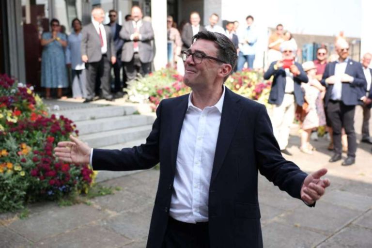 Ανάπτυξη με δημοσιονομική πειθαρχία: Η δύσκολη εξίσωση του Άντι Μπέρναμ