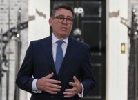 Άντι Μπέρναμ: Επίσημα νέος πρωθυπουργός της Βρετανίας – “Οι άνθρωποι έχουν κουραστεί από την πολιτική”