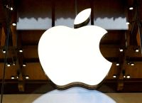 Apple: Ρεκόρ εσόδων αλλά πτώση της μετοχής – Προβληματίζει η εικόνα για τη συνέχεια