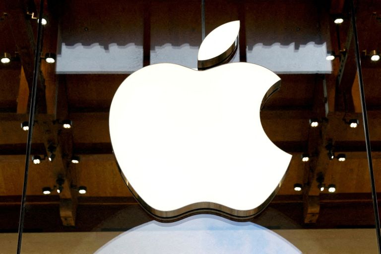 Apple: Ρεκόρ εσόδων αλλά πτώση της μετοχής – Προβληματίζει η εικόνα για τη συνέχεια