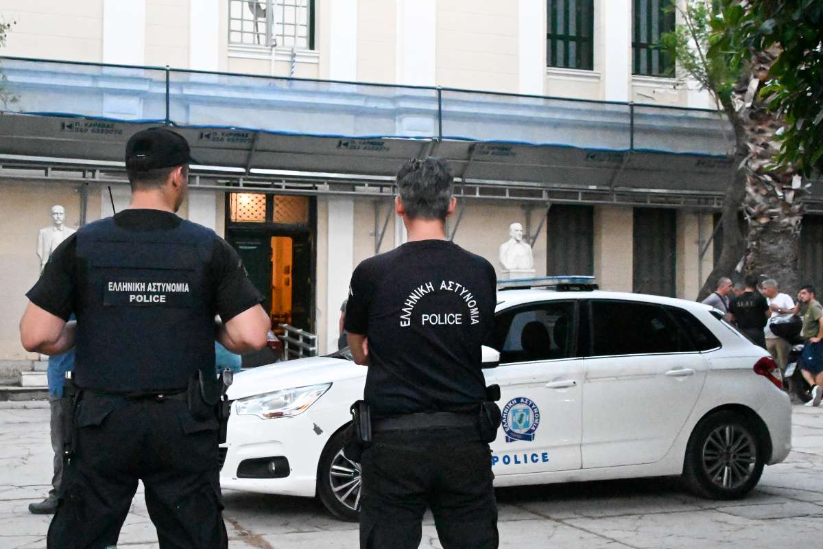 Καταδίωξη Άργος: “Εφυγε” ο 20χρονος που πυροβολήθηκε από αστυνομικούς – Προφυλακίστηκαν οι ένστολοι