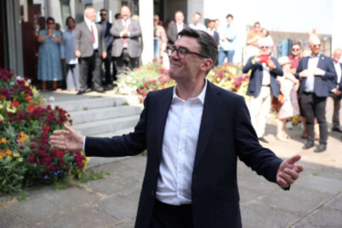 Μπορεί ο Άντι Μπέρναμ να τα καταφέρει; Ο νέος πρωθυπουργός απέναντι στη μεγάλη βρετανική κρίση
