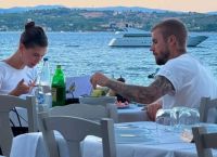 Τζάστιν και Χέιλι Μπίμπερ στις Σπέτσες – Βόλτα στα σοκάκια και ρομαντικό δείπνο δίπλα στη θάλασσα [vid]