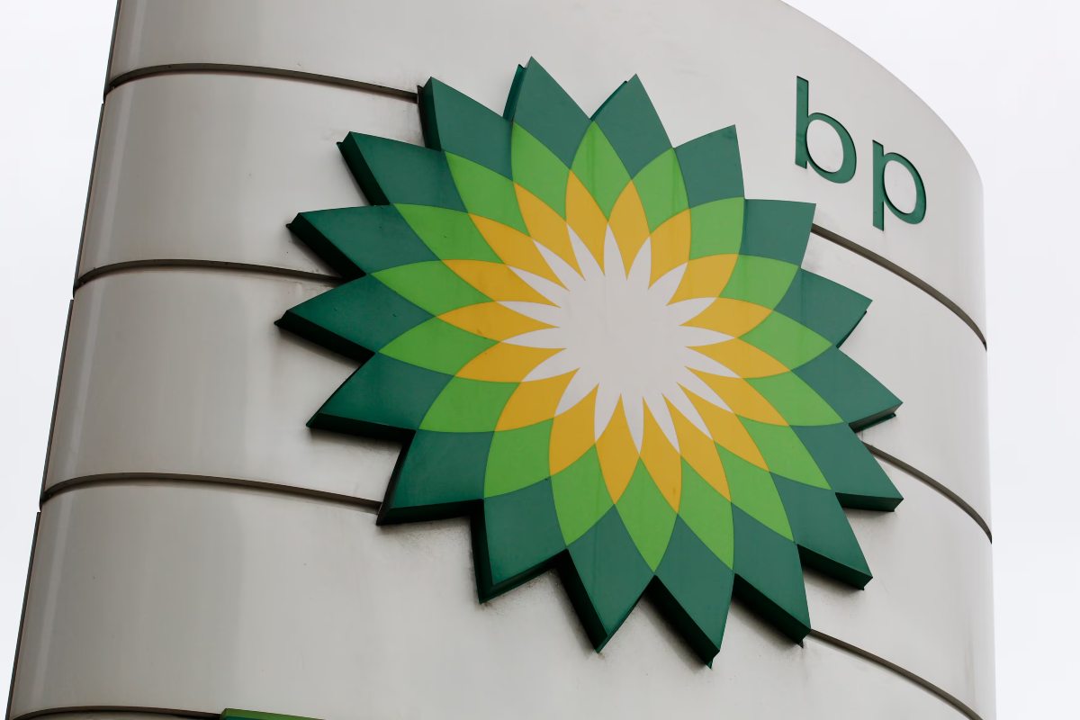 BP: Επιστρέφει σε πετρέλαιο και φυσικό αέριο μετά από ζημία 1 δισ. δολαρίων