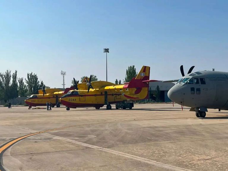 Δύο ελληνικά Canadair στη μάχη με τις φλόγες στην Ισπανία και τις εντυπωσιακές ρίψεις νερού [pics,vid]