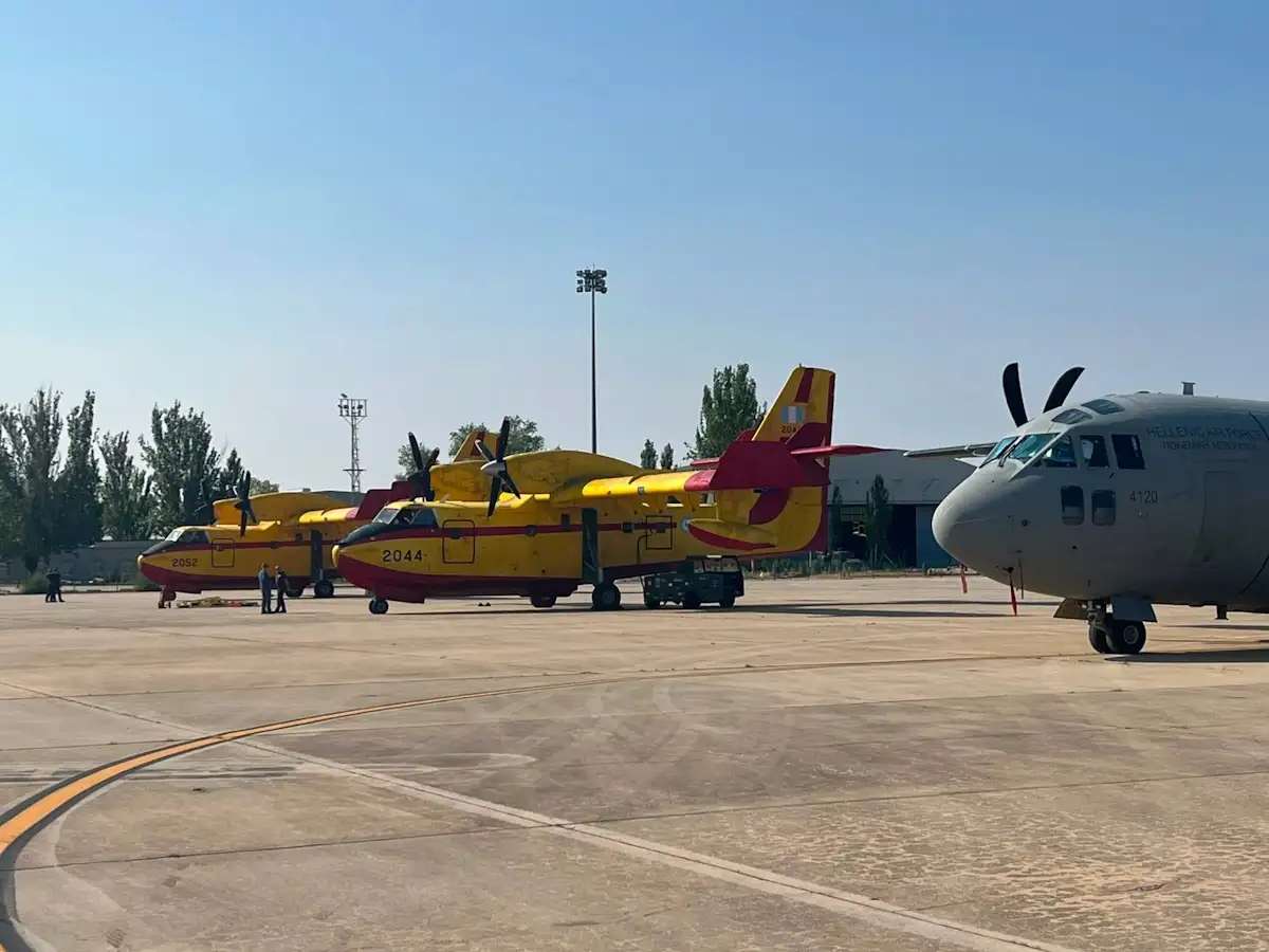Δύο ελληνικά Canadair στη μάχη με τις φλόγες στην Ισπανία και τις εντυπωσιακές ρίψεις νερού [pics,vid]