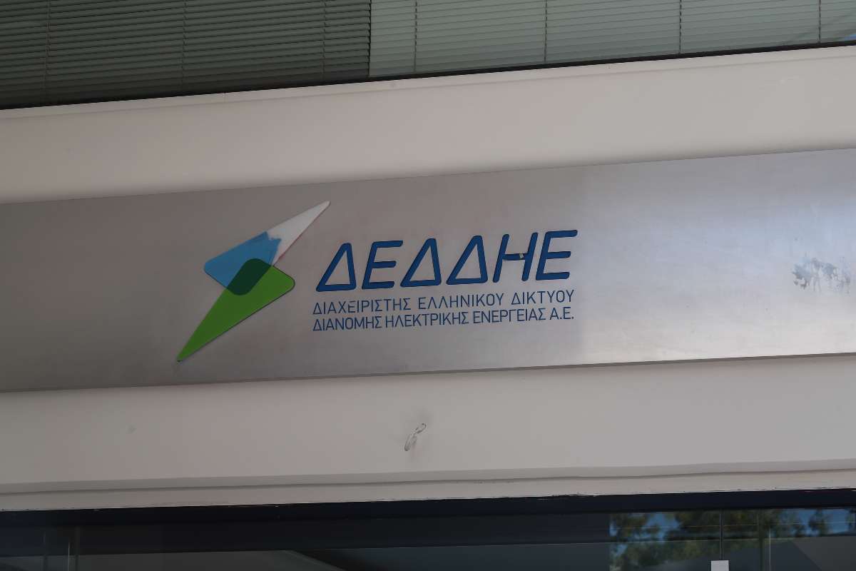 ΔΕΔΔΗΕ: “Αβάσιμες οι αναφορές που αποδίδουν τις πυρκαγιές στο ηλεκτρικό δίκτυο”