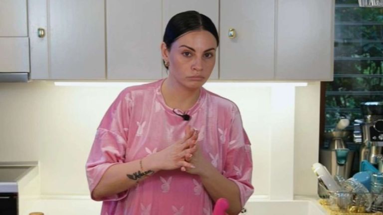 Έξαλλη η Αλεξανδράκη με μοντέλα σε επίδειξη μόδας: Ήθελα να ανέβω στην πασαρέλα και να τις χαστουκίσω