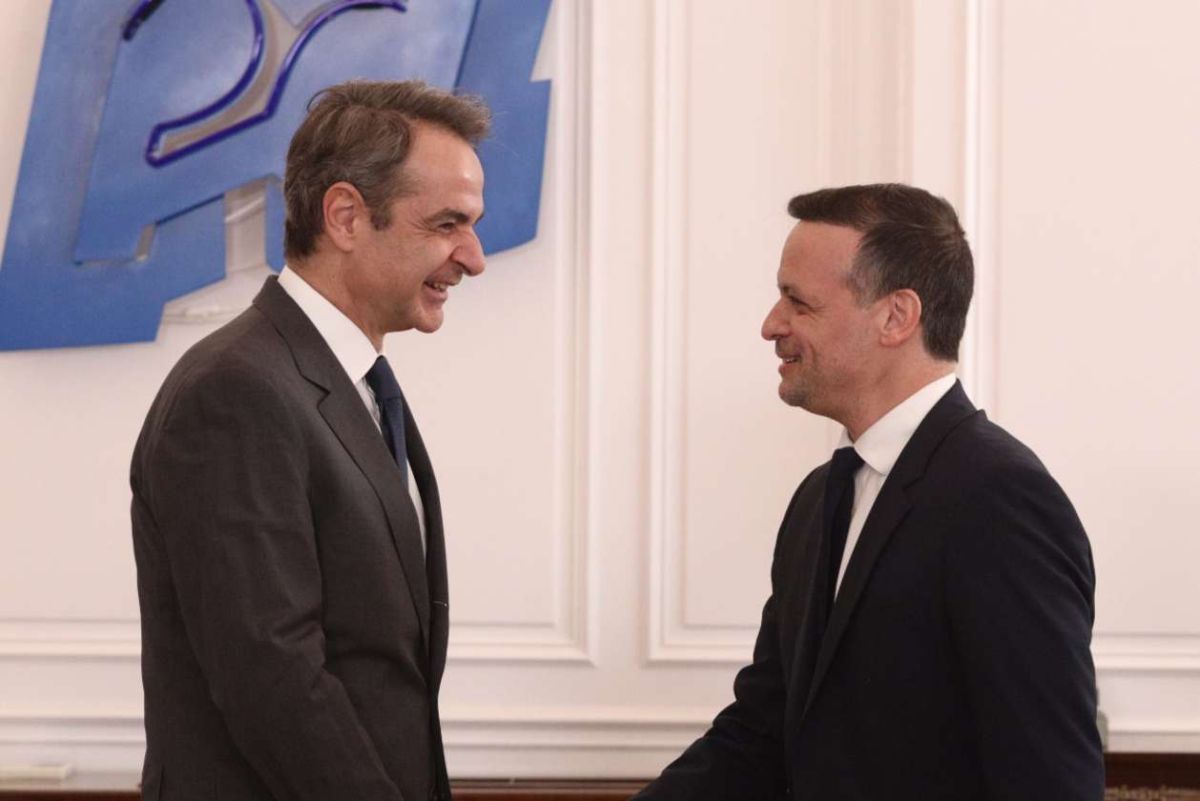 Το τετ α τετ που κρύβει πολιτικά μηνύματα: Μητσοτάκης και Δούκας στο Μαξίμου