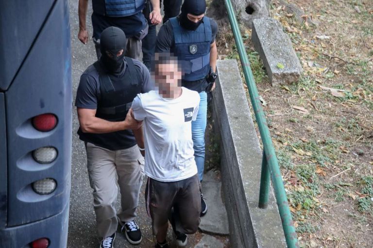 Απολογείται ο 25χρονος για τη φονική επίθεση στο σπίτι της οικογένειας Νέστορα – Στο μικροσκόπιο ο ρόλος του