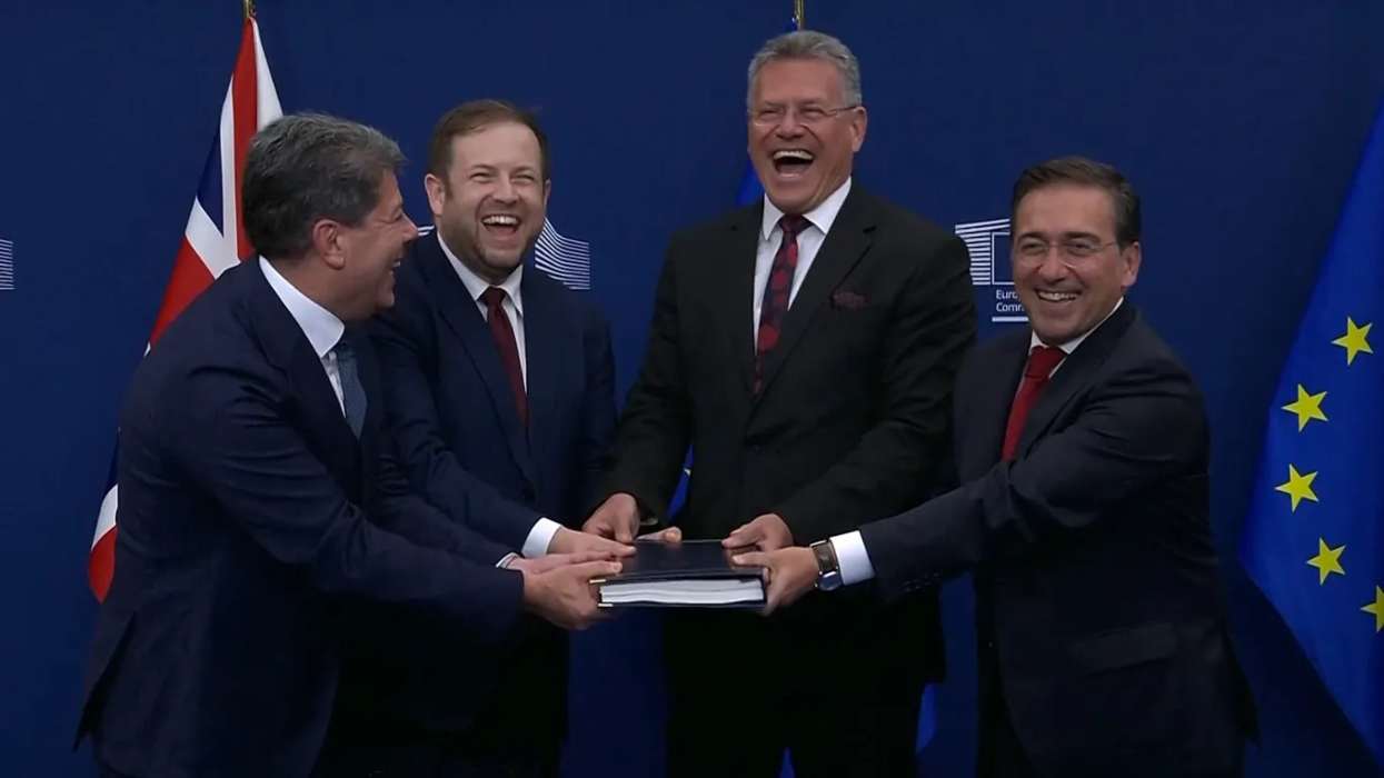 Η Ισπανία επικυρώνει τη συμφωνία για το Γιβραλτάρ και διατηρεί την αξίωση κυριαρχίας