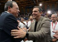 ΣΥΡΙΖΑ σε ελεύθερη πτώση: Εμφύλιος για την ηγεσία, διάλυση της ΚΟ και το βλέμμα όλων στον Τσίπρα