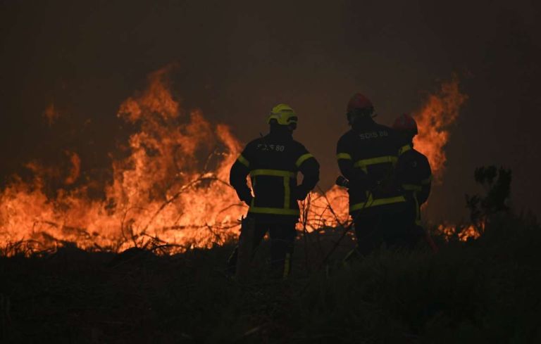 Πύρινος εφιάλτης σε Γαλλία Ισπανία: Πάνω από 500.000 εγκατέλειψαν τα σπίτια τους–Μάχη για να σωθεί το Μπορντό
