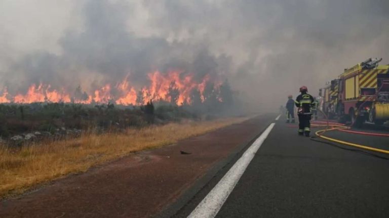 Σε κατάσταση συναγερμού Γαλλία και Ισπανία – Οι πυρκαγιές σαρώνουν τη Ζιρόντ